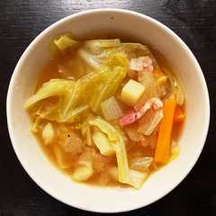 รูปของ 優しい味★基本の野菜とベーコンのスープ