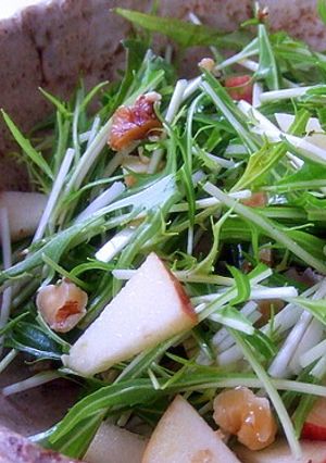 クルミが合います★水菜とりんごのサラダ-レシピのメイン写真