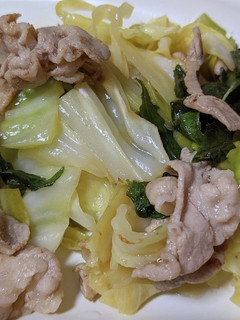キャベツと豚バラ肉と大葉の塩レモン炒め-レシピのメイン写真