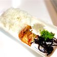 平皿にご飯とご飯のお供