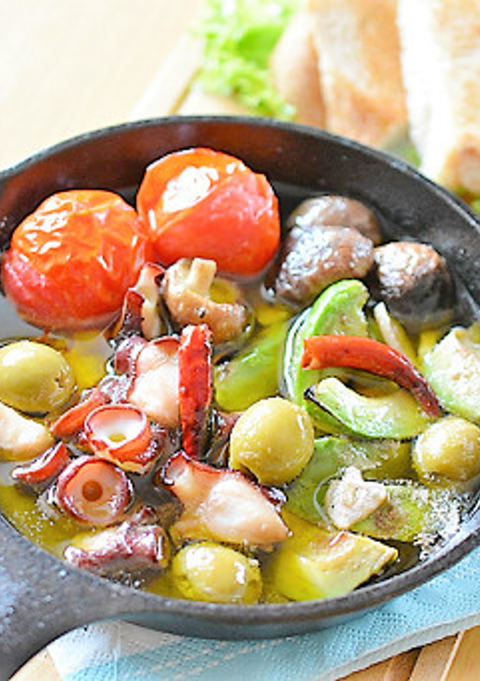 タコと色鮮やかな野菜のアヒージョ♪-レシピのメイン写真