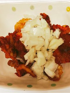 豚薄切り肉の唐揚げ♪刻み玉ねぎを乗せて-レシピのメイン写真