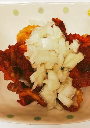豚薄切り肉の唐揚げ♪刻み玉ねぎを乗せて-レシピのメイン写真