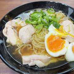 รูปของ 牛骨スープであっさり醤油ラーメン