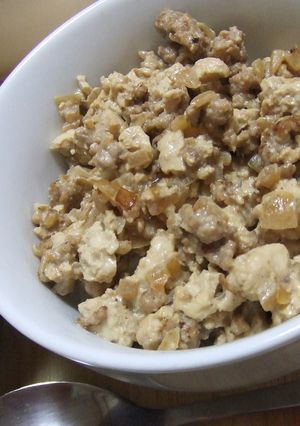 豆腐と玉ねぎ入りで大満足♪豚そぼろ丼-レシピのメイン写真