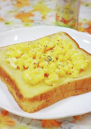 ピリ辛エビ塩卵トースト-レシピのメイン写真