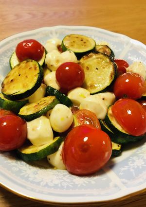 夏野菜とモッツァレラチーズのオリーブ炒め-レシピのメイン写真