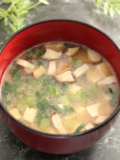 簡単!椎茸と小松菜と豆腐のごま風味味噌汁-レシピのメイン写真