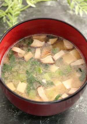簡単！椎茸と小松菜と豆腐のごま風味味噌汁-レシピのメイン写真