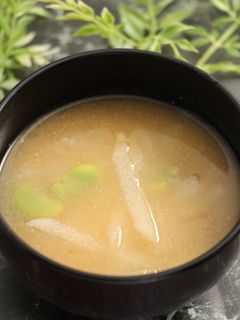 簡単!そら豆と長芋のお味噌汁-レシピのメイン写真