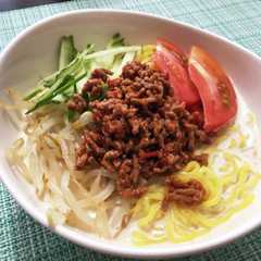 A picture of ハリッサ、豆乳の冷やし坦々麺.