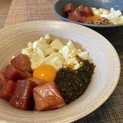 รูปของ 【簡単調理】まぐろと豆腐のばくだん丼