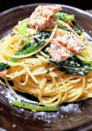 鮭の中骨缶と小松菜のレモンクリームパスタ-レシピのメイン写真