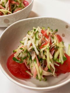 きゅうりとカニカマドレッシングonトマト-レシピのメイン写真