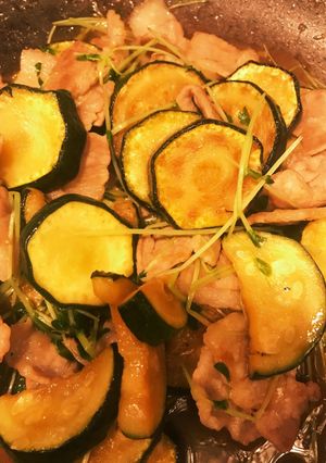 ズッキーニと豚バラのにんにくポン酢炒め-レシピのメイン写真