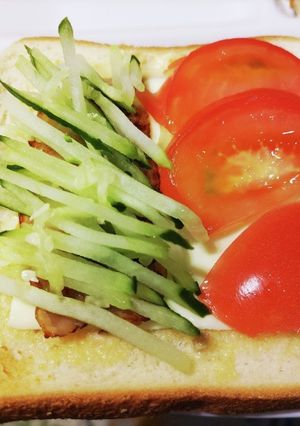 カリカリベーコンと野菜のオープンサンド-レシピのメイン写真
