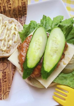 認知症予防！鶏胸肉で照焼きゅうりバーガー-レシピのメイン写真