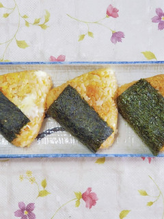 卵かけごはん風のおにぎり-レシピのメイン写真