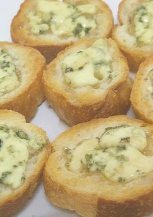 ブルーチーズと蜂蜜のブルスケッタ-レシピのメイン写真