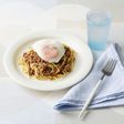 目玉焼きのせミートソース