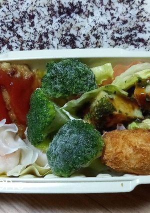 7月15日お好み焼き&ハンバーグ弁当-レシピのメイン写真