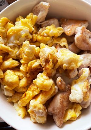 卵ととりささみ丼-レシピのメイン写真