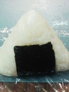 手を汚さずにオニギリを作る裏技-レシピのメイン写真