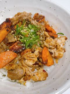 にんじんと豚こまのピリ辛丼-レシピのメイン写真