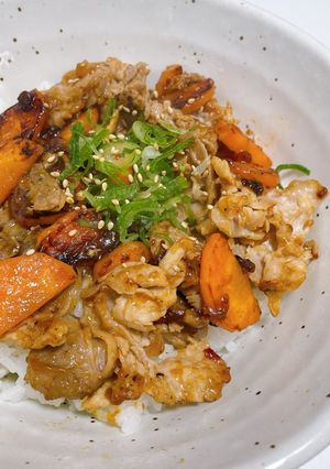 にんじんと豚こまのピリ辛丼-レシピのメイン写真