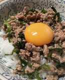 夏にぴったり スタミナ豚そぼろ丼