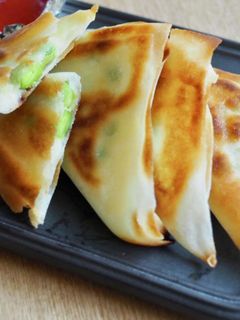 サッと1品!枝豆とチーズの焼き春巻き-レシピのメイン写真