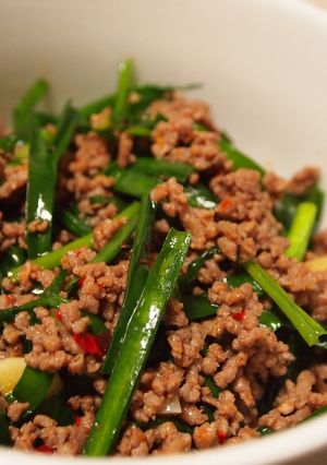 スタミナ満点☆簡単ニラひき肉丼-レシピのメイン写真
