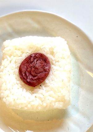 ホントに日の丸だ!日の丸四角おにぎり-レシピのメイン写真