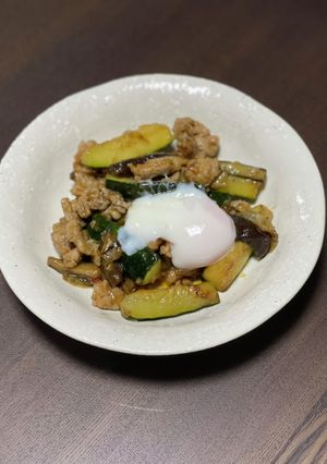 温泉卵添え☆茄子とズッキーニの麻婆風♪-レシピのメイン写真