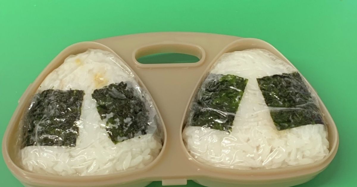 おかかおにぎり by naokoyyy 【クックパッド】 簡単おいしいみんなの