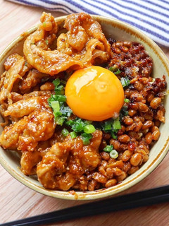 豚味噌×カリカリ焼き納豆のスタミナ丼-レシピのメイン写真