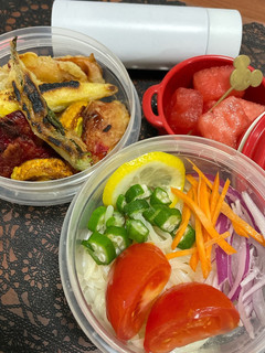サラダうどんと夏野菜の天ぷら弁当♪-レシピのメイン写真