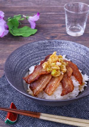 カリカリジュワーな、絶品豚バラ丼-レシピのメイン写真