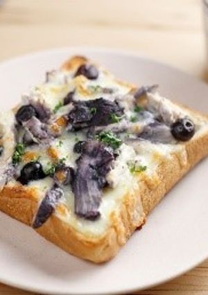 ブルーベリーサラダチキンのチーズトースト-レシピのメイン写真