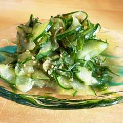 รูปของ 大量消費！きゅうりと大葉の胡麻和え