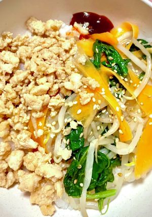 簡単！ミニ丼！とりそぼろとナムル丼-レシピのメイン写真