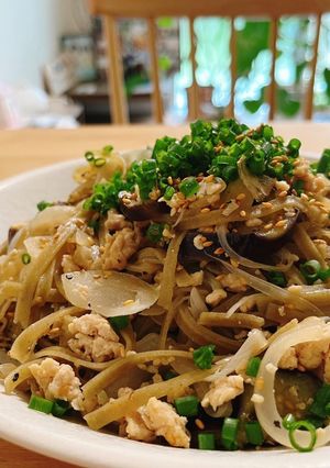 ナスと鶏むね肉味噌のモロヘイヤ玄米パスタ-レシピのメイン写真