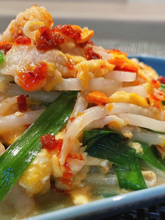 ニラ玉豚もやし 食べるラー油がけ-レシピのメイン写真