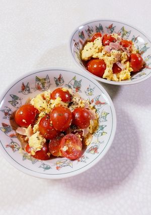 ミニトマトとベーコンのスクランブルエッグ-レシピのメイン写真