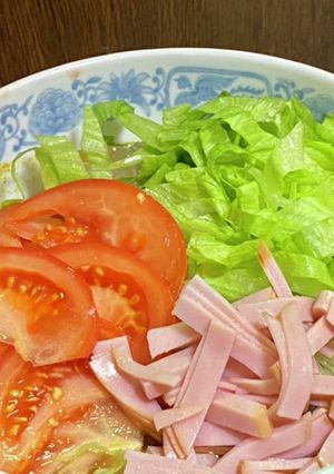 冷たいカレーうどん・トマトとレタス-レシピのメイン写真