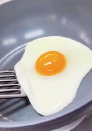 カルットパン　で　目玉焼き-レシピのメイン写真