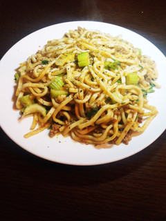 セロリと豚挽き肉のカレー風味焼きうどん-レシピのメイン写真