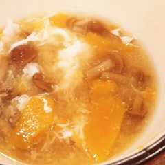 รูปของ かぼちゃとなめこと卵のコンソメスープ☆