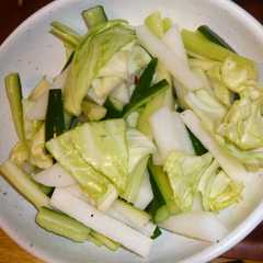 รูปของ すし酢を利用！セロリが主役の野菜サラダ