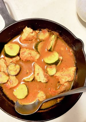 簡単！ケチャップで鶏肉と夏野菜のトマト煮-レシピのメイン写真